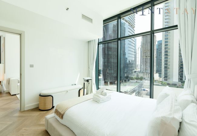 Apartment in Dubai - Modern NYC Vibes: Minimalist 1BR in Business Bay