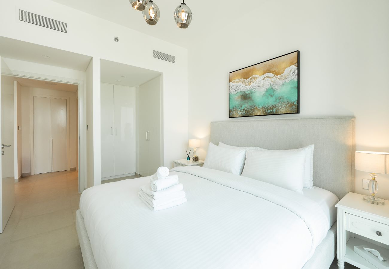 Apartment in Dubai - Elegant 1BR Apt, Steps Away from Dubai Mall