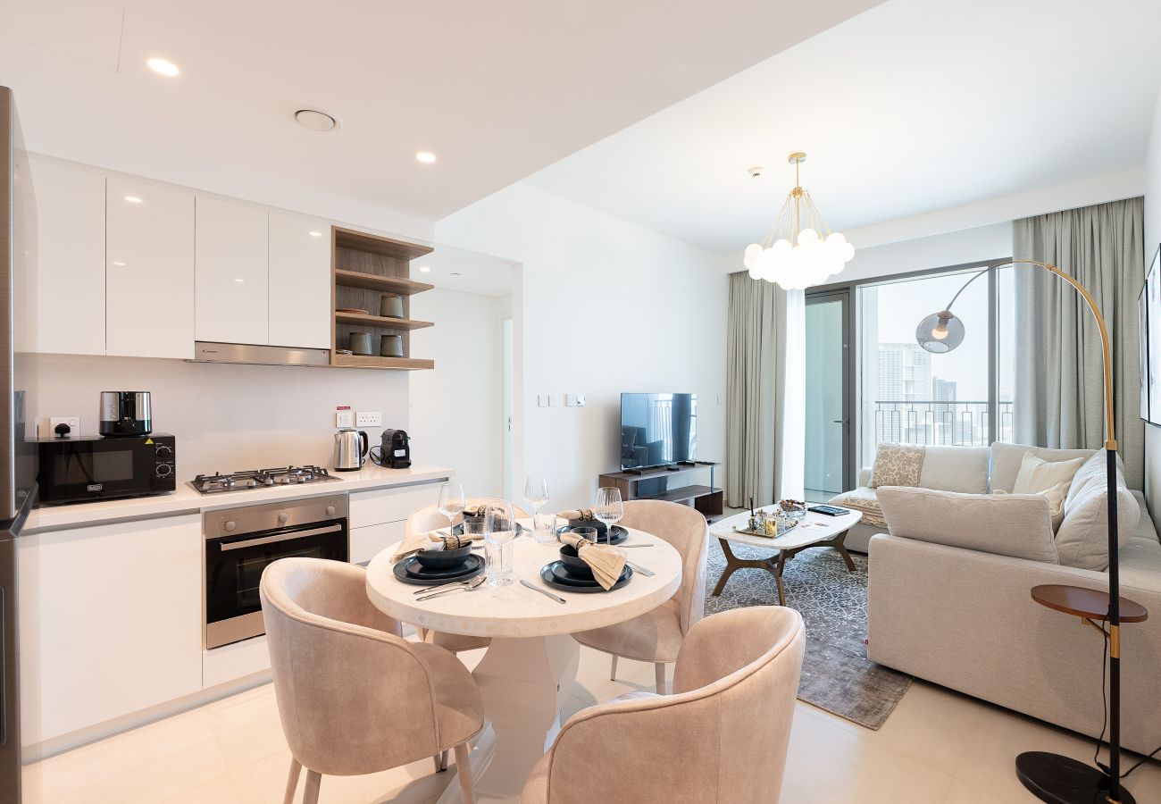 Apartment in Dubai - Elegant 1BR Apt, Steps Away from Dubai Mall