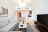 Apartment in Dubai - Elegant 1BR Apt, Steps Away from Dubai Mall