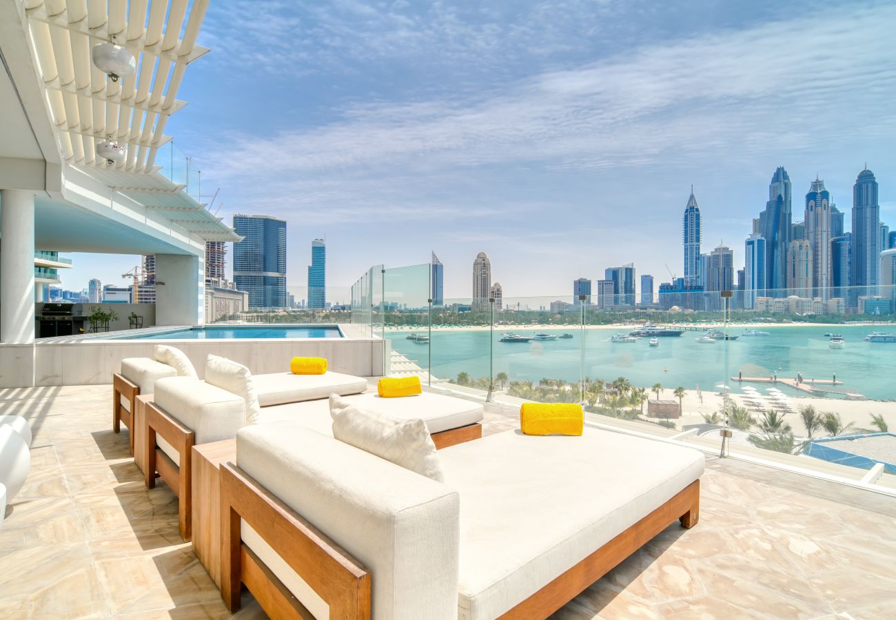 Apartment in Dubai - 4BR Penthouse w/ Private Pool at the Palm