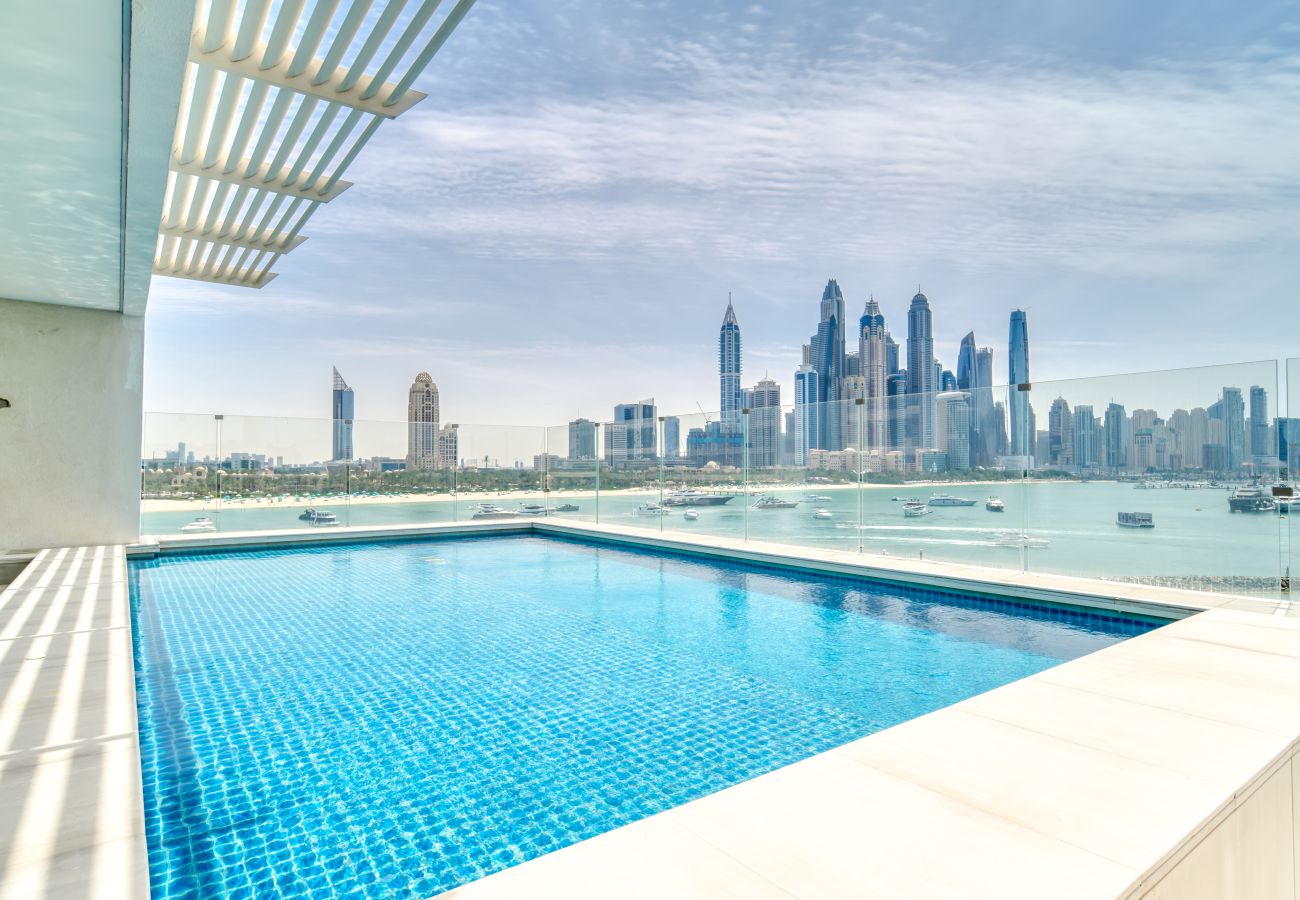 Apartment in Dubai - 4BR Penthouse w/ Private Pool at the Palm