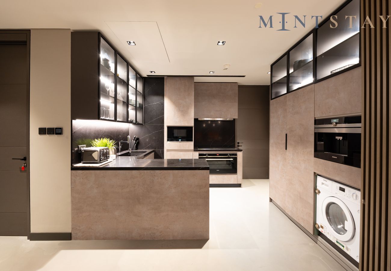 Apartment in Dubai - Modern 4BR+M w/ Beach Access at Address JBR
