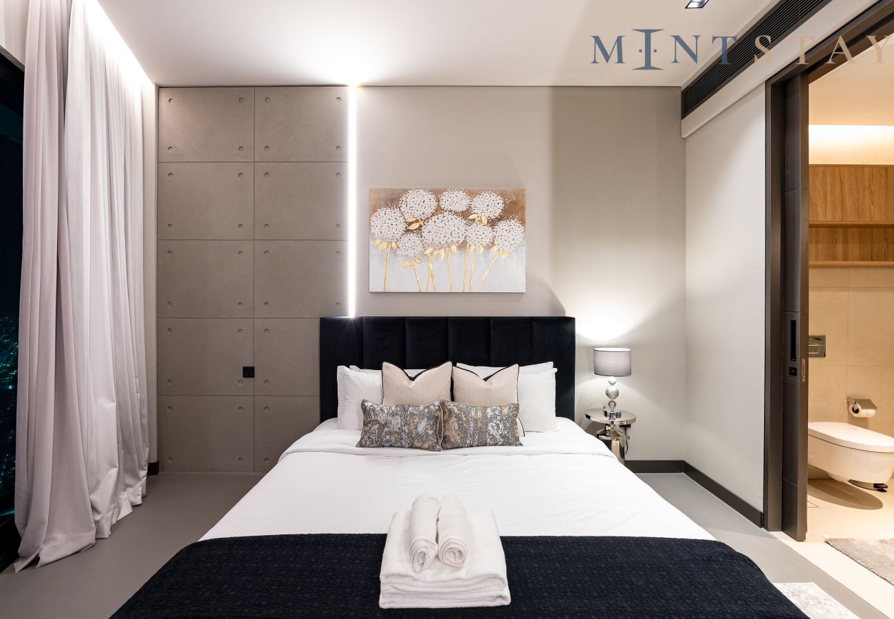 Apartment in Dubai - Modern 4BR+M w/ Beach Access at Address JBR