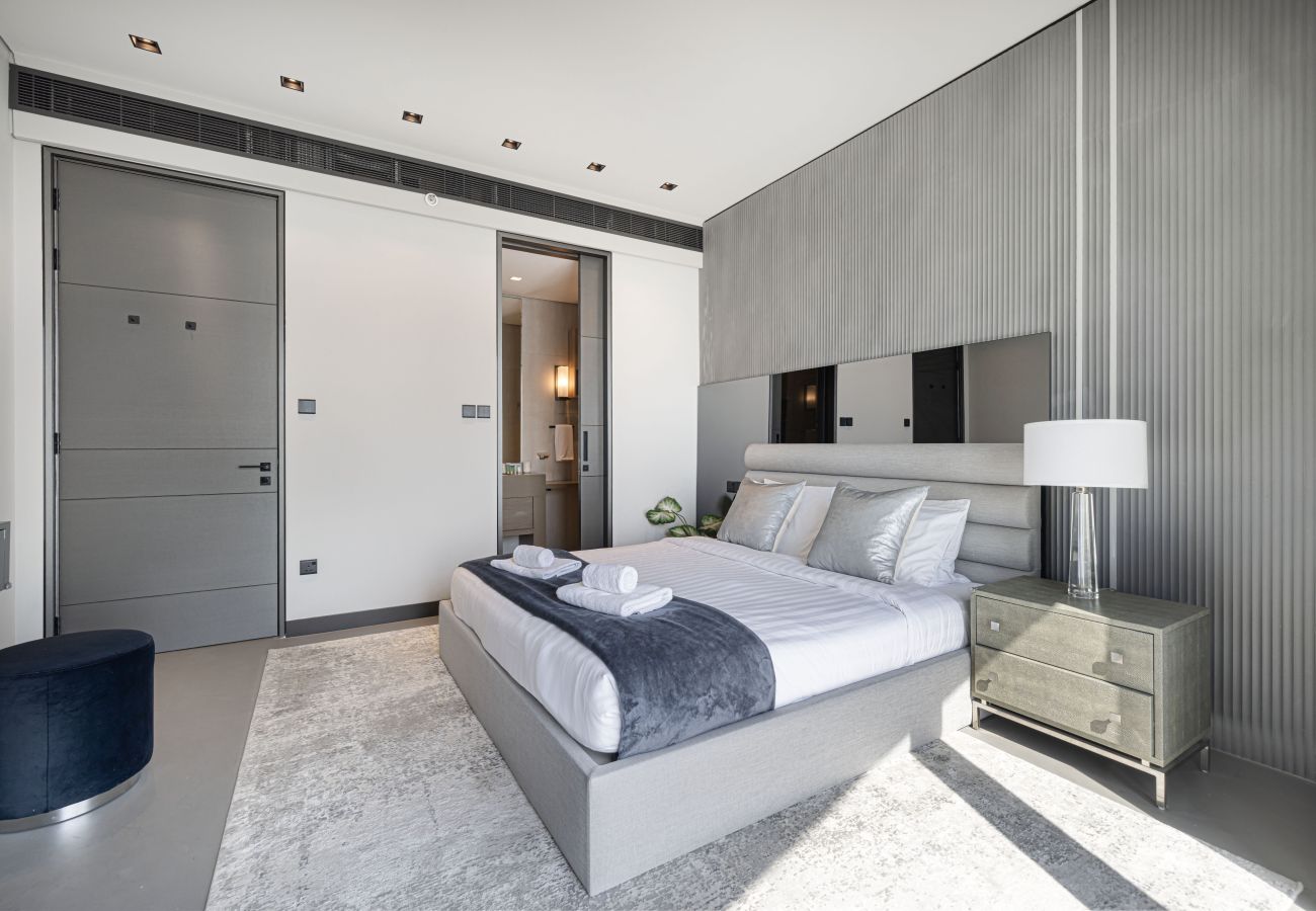 Apartment in Dubai - Modern 4BR+M w/ Beach Access at Address JBR