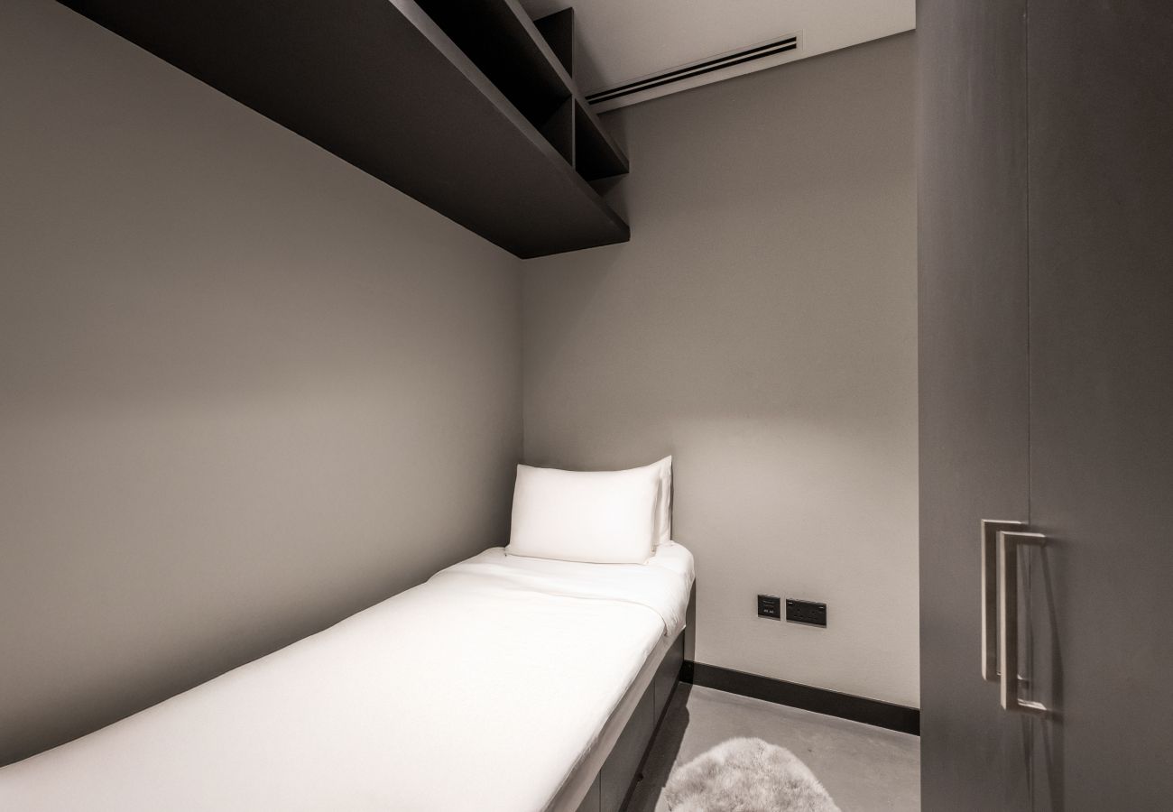 Apartment in Dubai - Modern 4BR+M w/ Beach Access at Address JBR