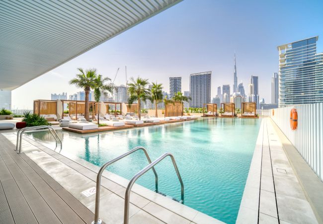 Apartment in Dubai - Modern 1BR w/ Balcony in Business Bay