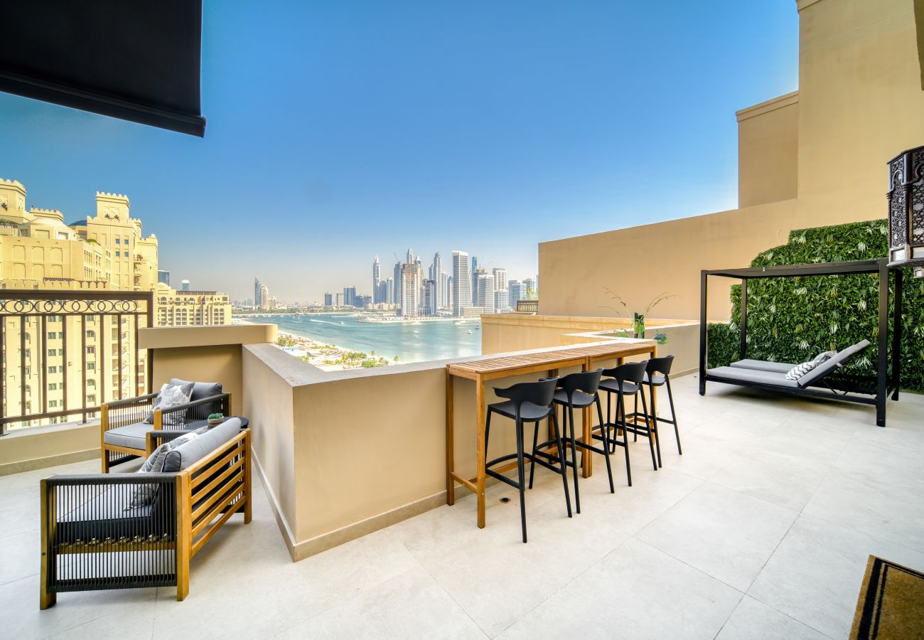 Apartment in Dubai - Modern 3BR Palm Penthouse w/ Private Plunge Pool