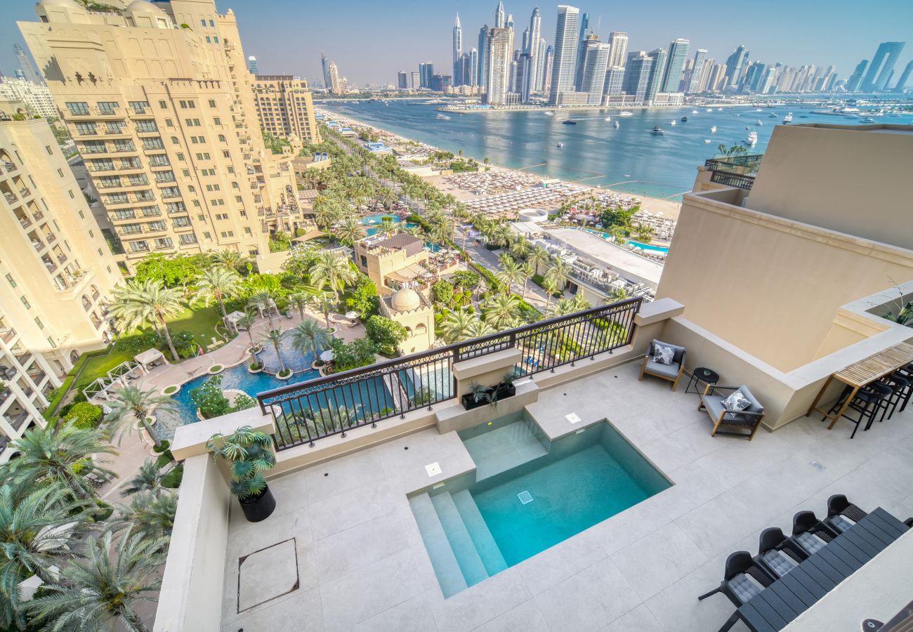 Apartment in Dubai - Modern 3BR Palm Penthouse w/ Private Plunge Pool