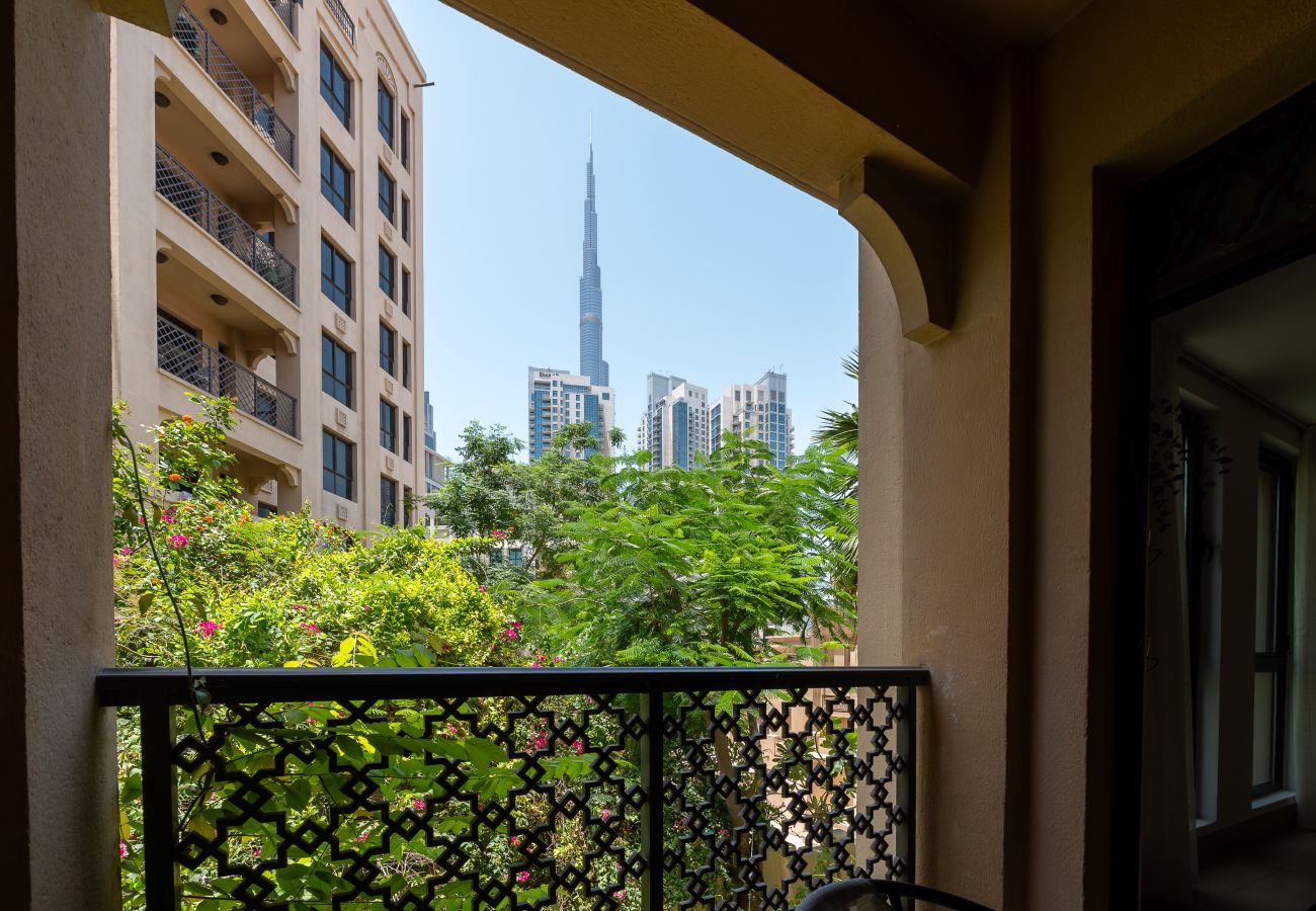 Apartment in Dubai - Serene 2BR Overlooking Burj Khalifa