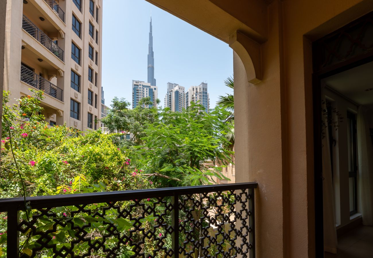 Apartment in Dubai - Serene 2BR Overlooking Burj Khalifa