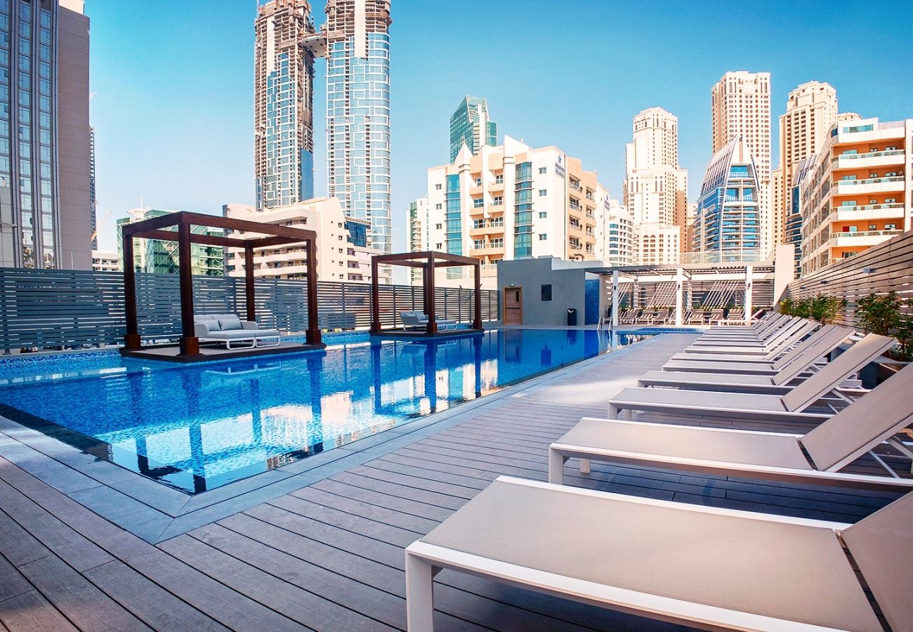 Apartment in Dubai - Chic 2BR w/ Dubai Marina Views