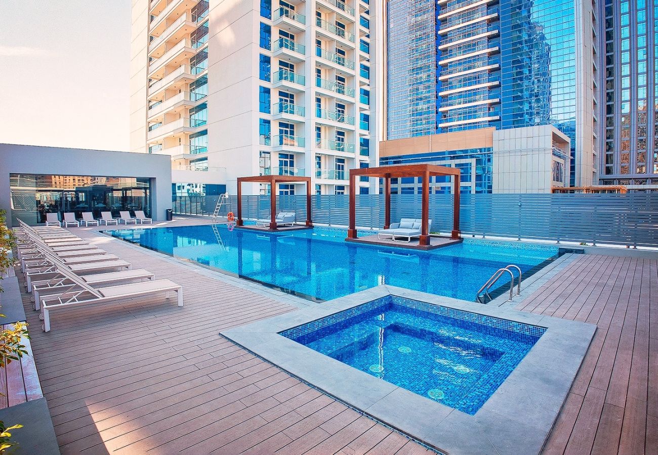 Apartment in Dubai - Chic 2BR w/ Dubai Marina Views