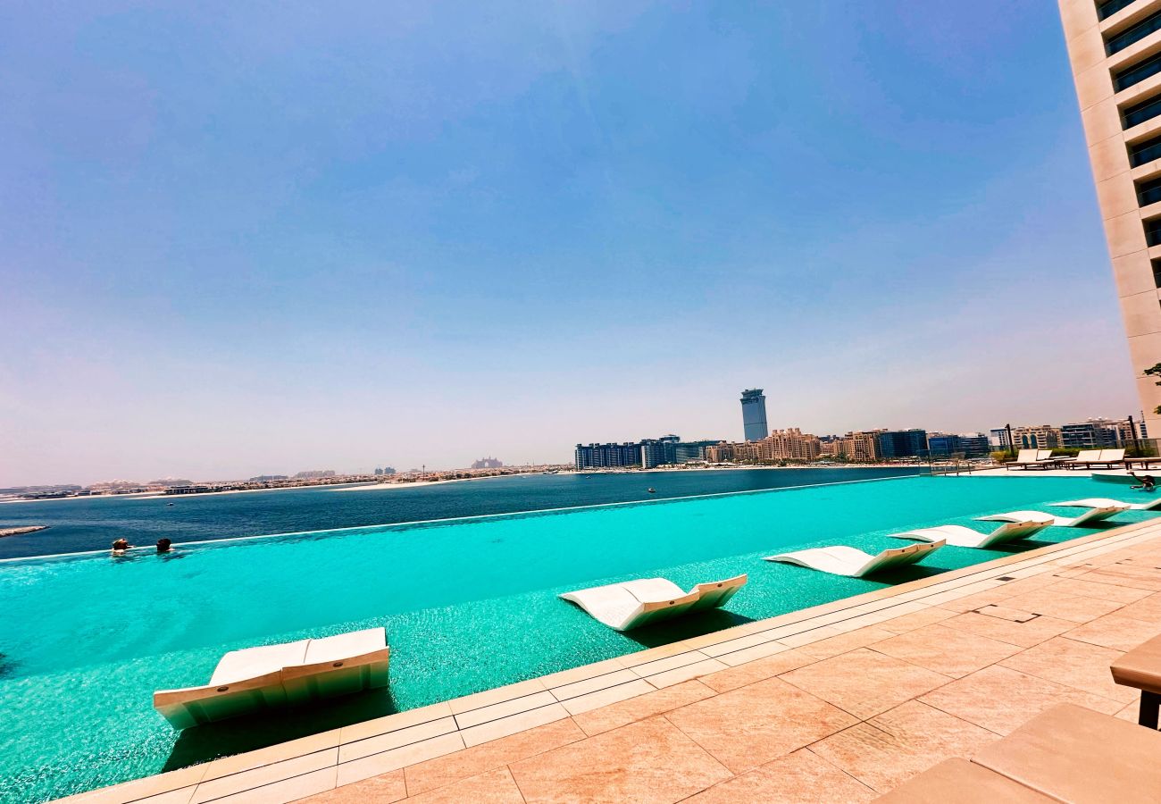 Apartment in Dubai - Chic 1BR in Emaar Beachfront