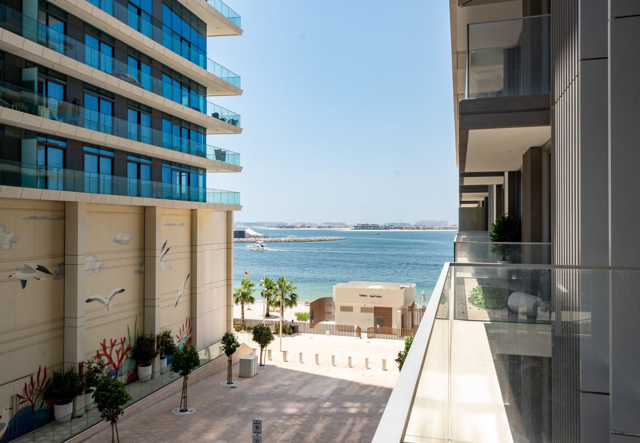 Apartment in Dubai - Chic 1BR in Emaar Beachfront