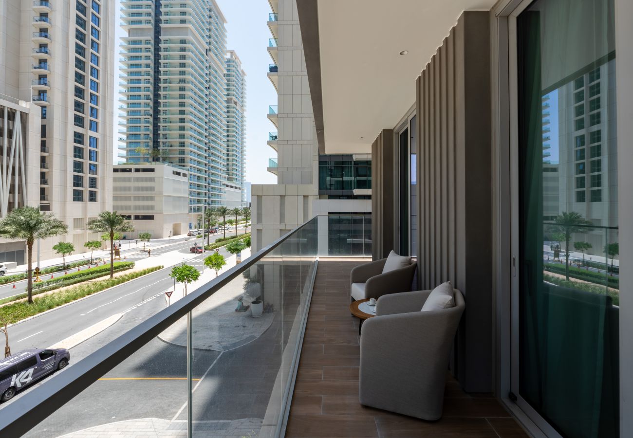 Apartment in Dubai - Chic 1BR in Emaar Beachfront