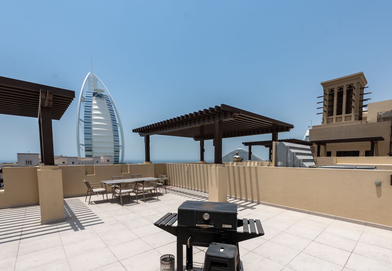 Apartment in Dubai - Modern 4BR w/ Full Burj Al Arab View & Pvt Rooftop