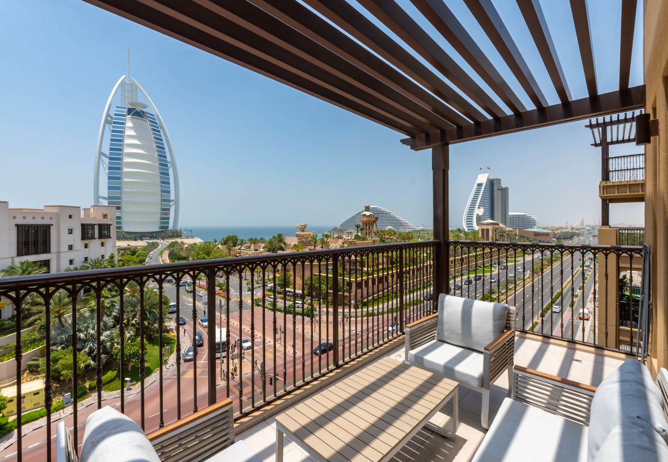 Apartment in Dubai - Modern 4BR w/ Full Burj Al Arab View & Pvt Rooftop