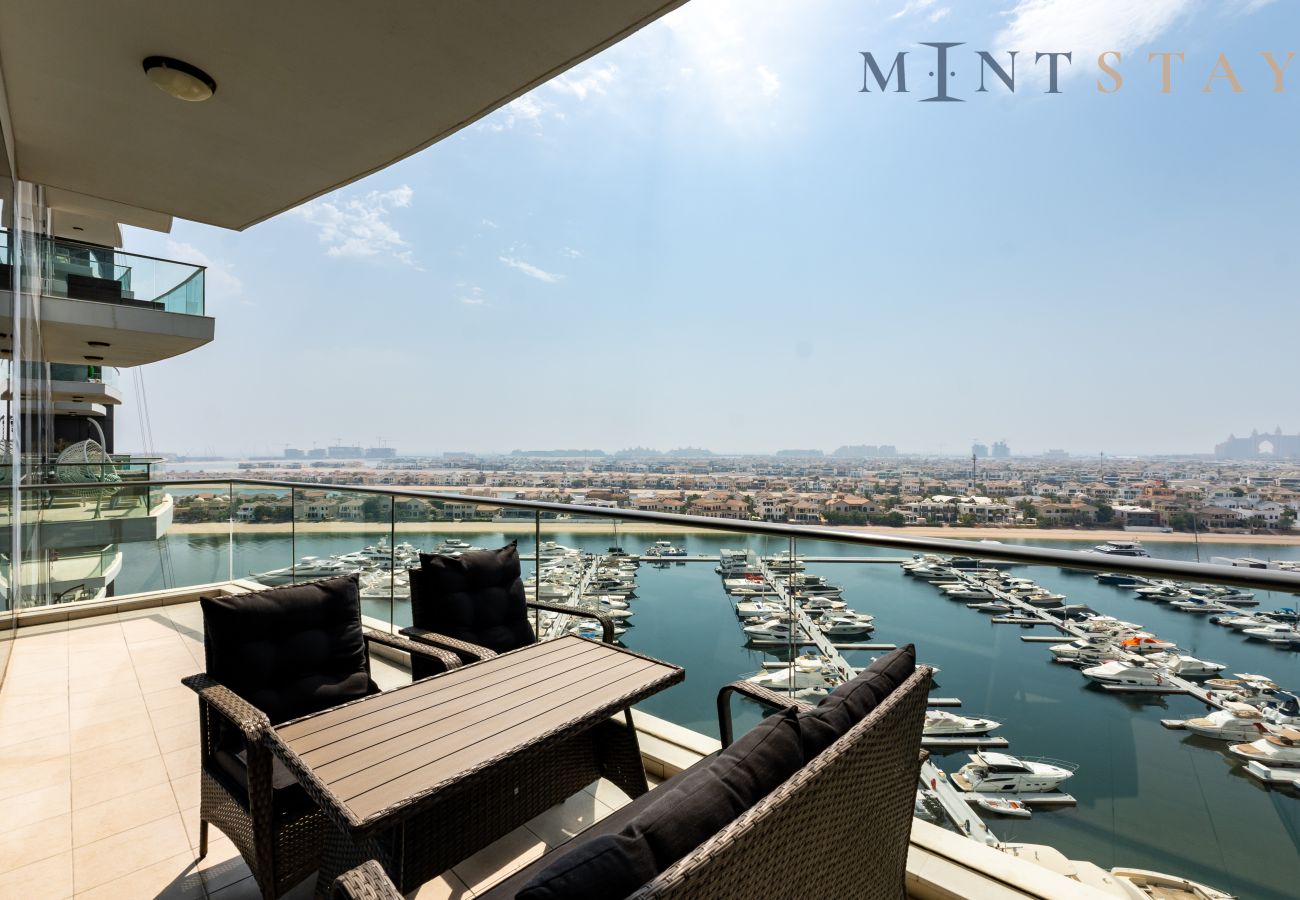 Apartment in Dubai - Modern & Spacious 3BR Palm Apt w/ Beach Access