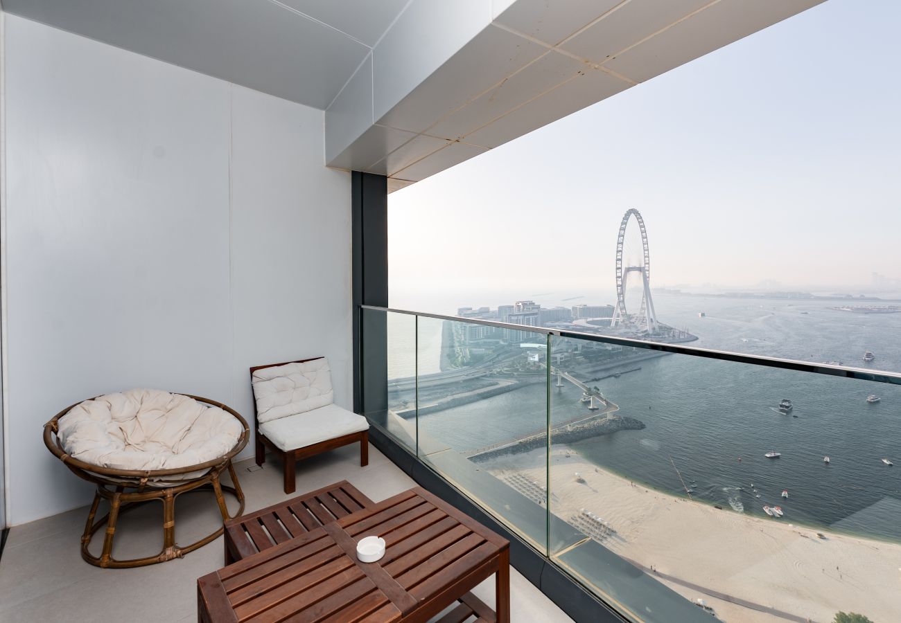 Apartment in Dubai - Beach Access & Scenic Balcony at Address JBR