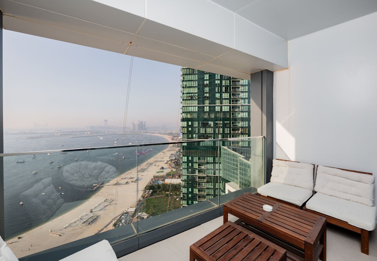 Apartment in Dubai - Beach Access & Scenic Balcony at Address JBR