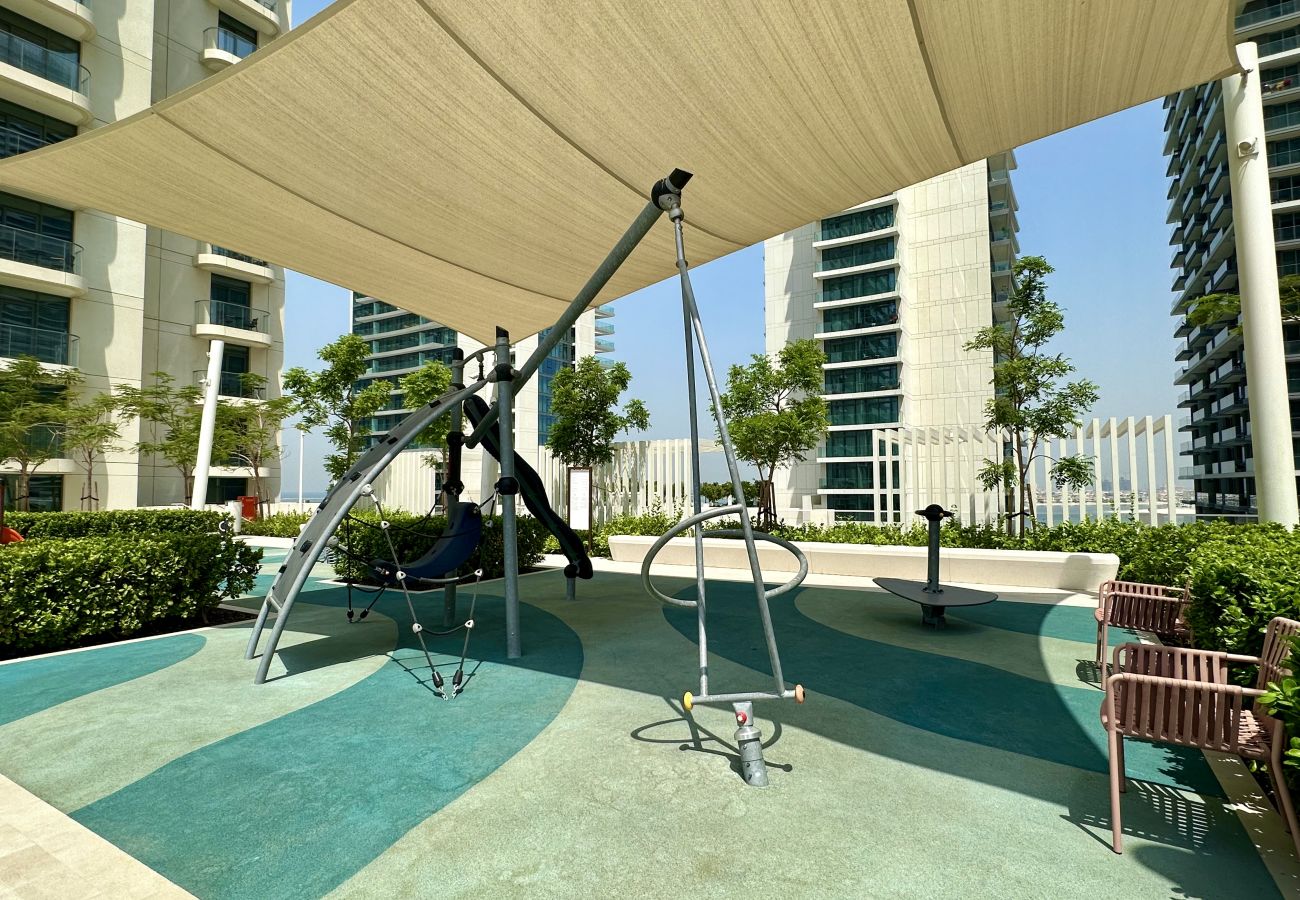 Apartment in Dubai - Serene 1BR w/ Private Palm View Balcony