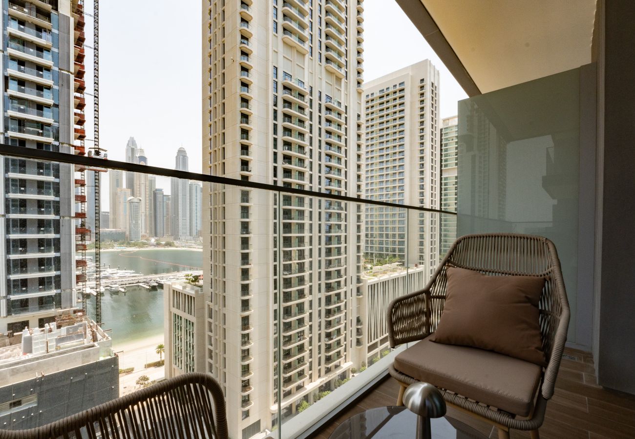 Apartment in Dubai - Contemporary 1BR w/ Dubai Marina Glimpse