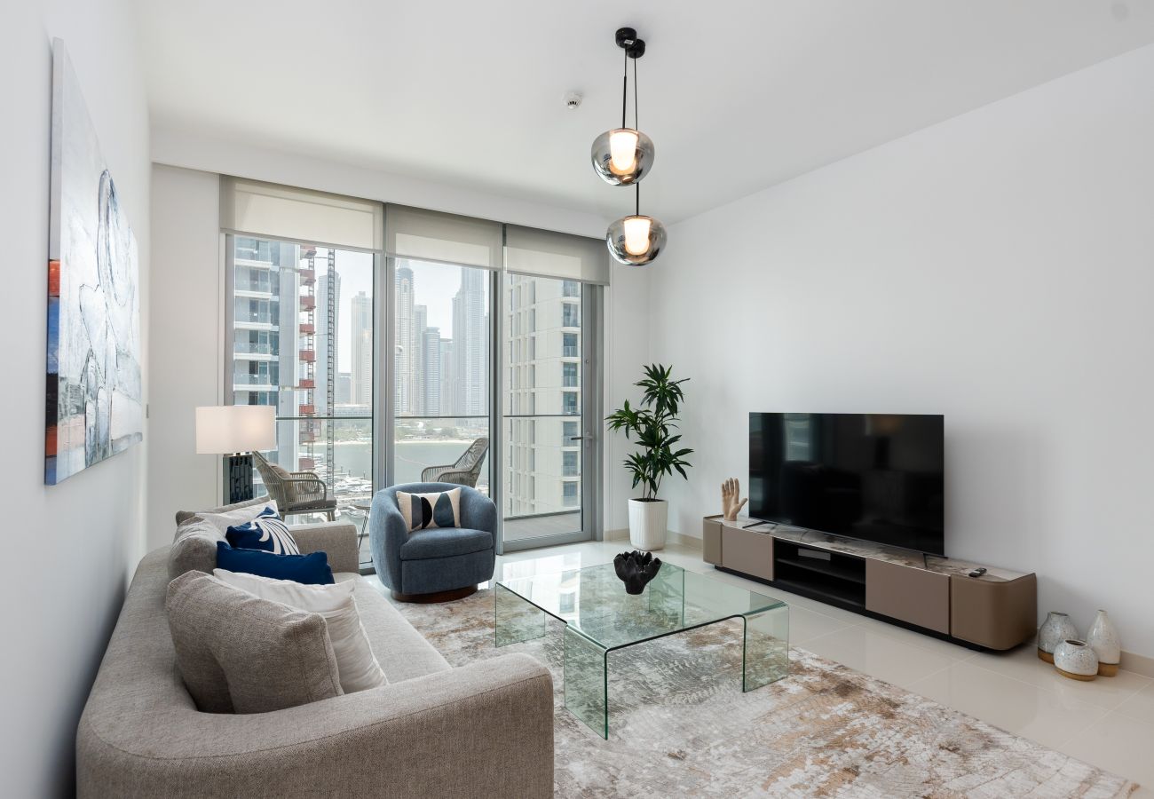 Apartment in Dubai - Contemporary 1BR w/ Dubai Marina Glimpse