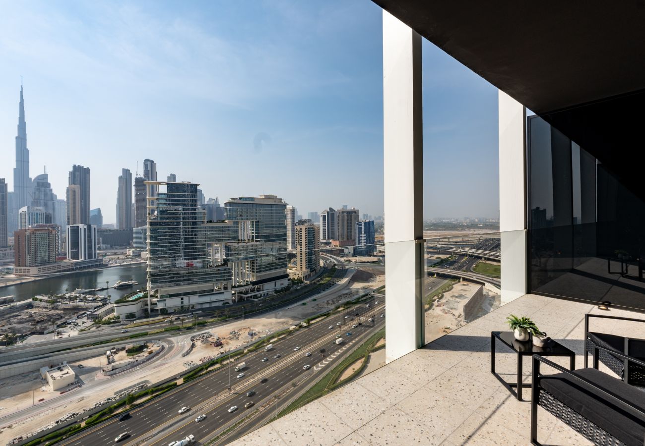 Apartment in Dubai - Upscale 1BR Apt w/ Burj Khalifa View