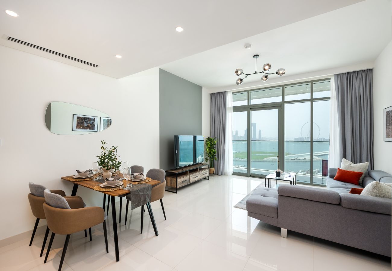 Apartment in Dubai - Elegant 2BR Emaar Beachfront Retreat