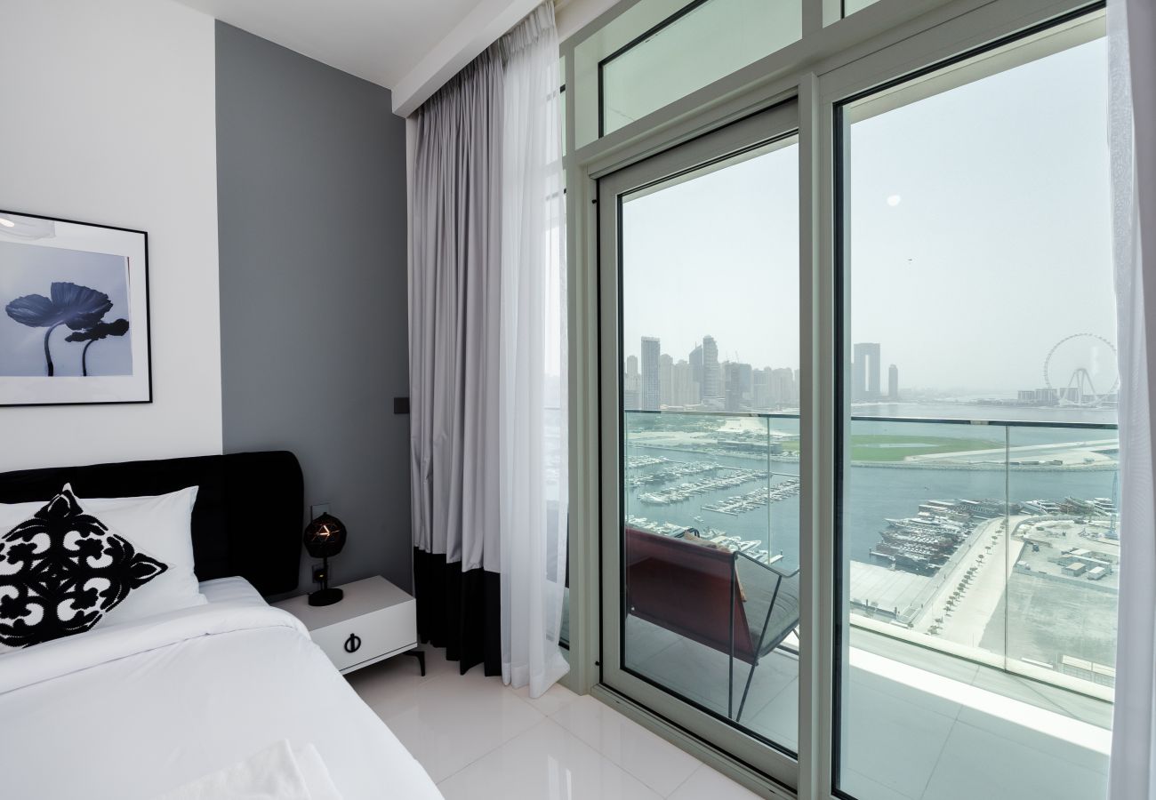 Apartment in Dubai - Elegant 2BR Emaar Beachfront Retreat