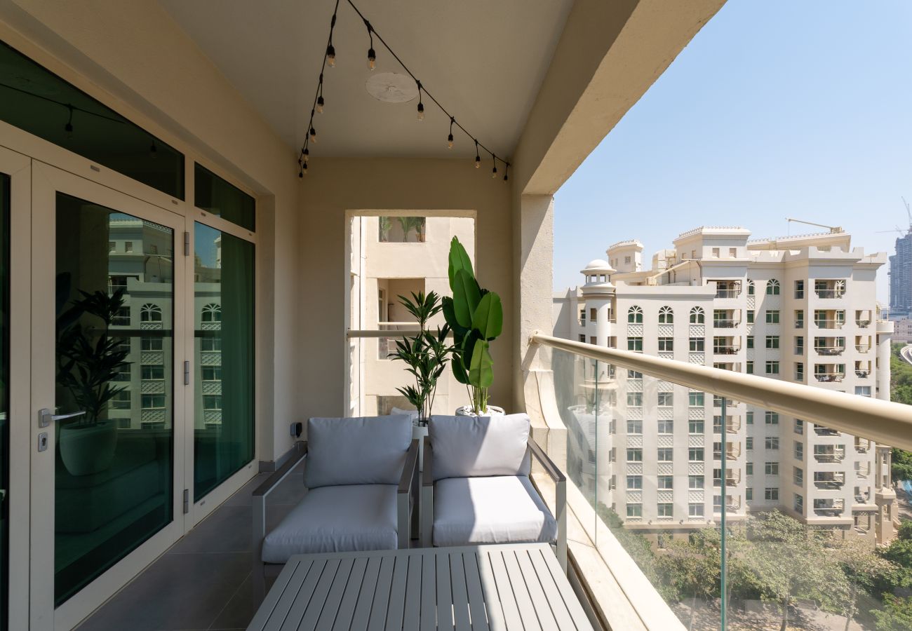 Apartment in Dubai - Sleek 2BR Apt at the Palm w/ Beach Access