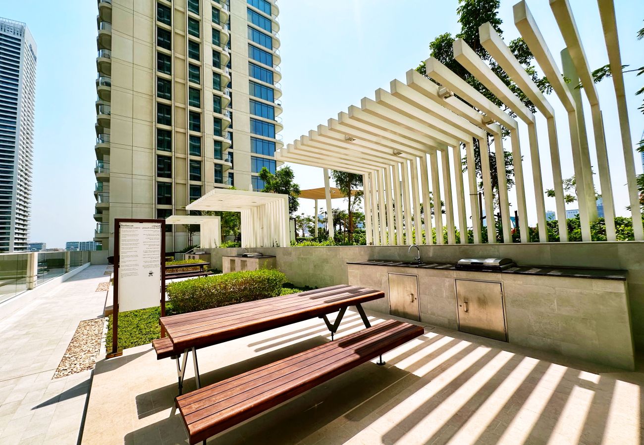 Apartment in Dubai - Modern 2BR Emaar Beachfront w/ Pvt Beach Access