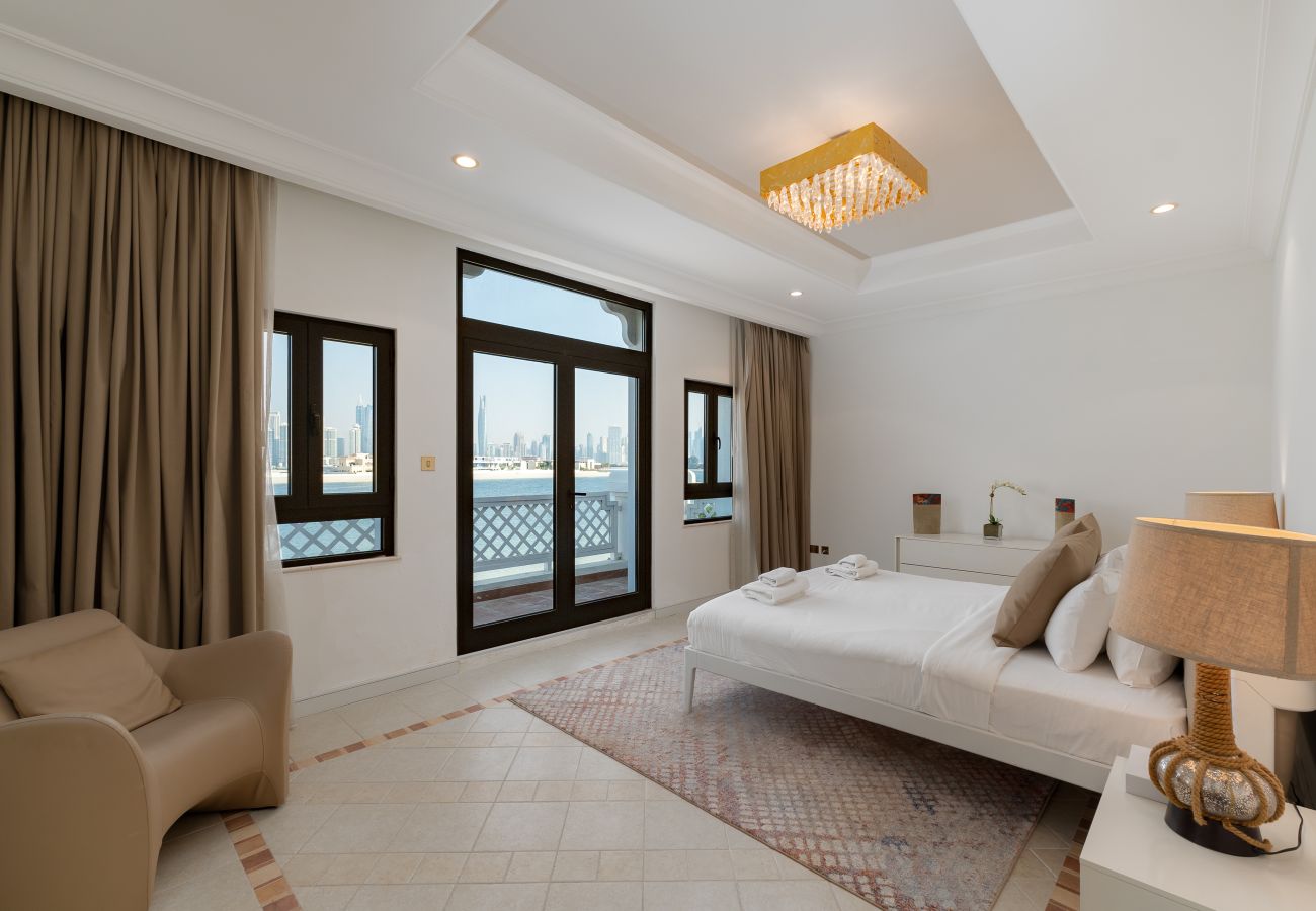 Villa in Dubai - Exclusive 5BR Palm Villa w/ Private Pool and Beach