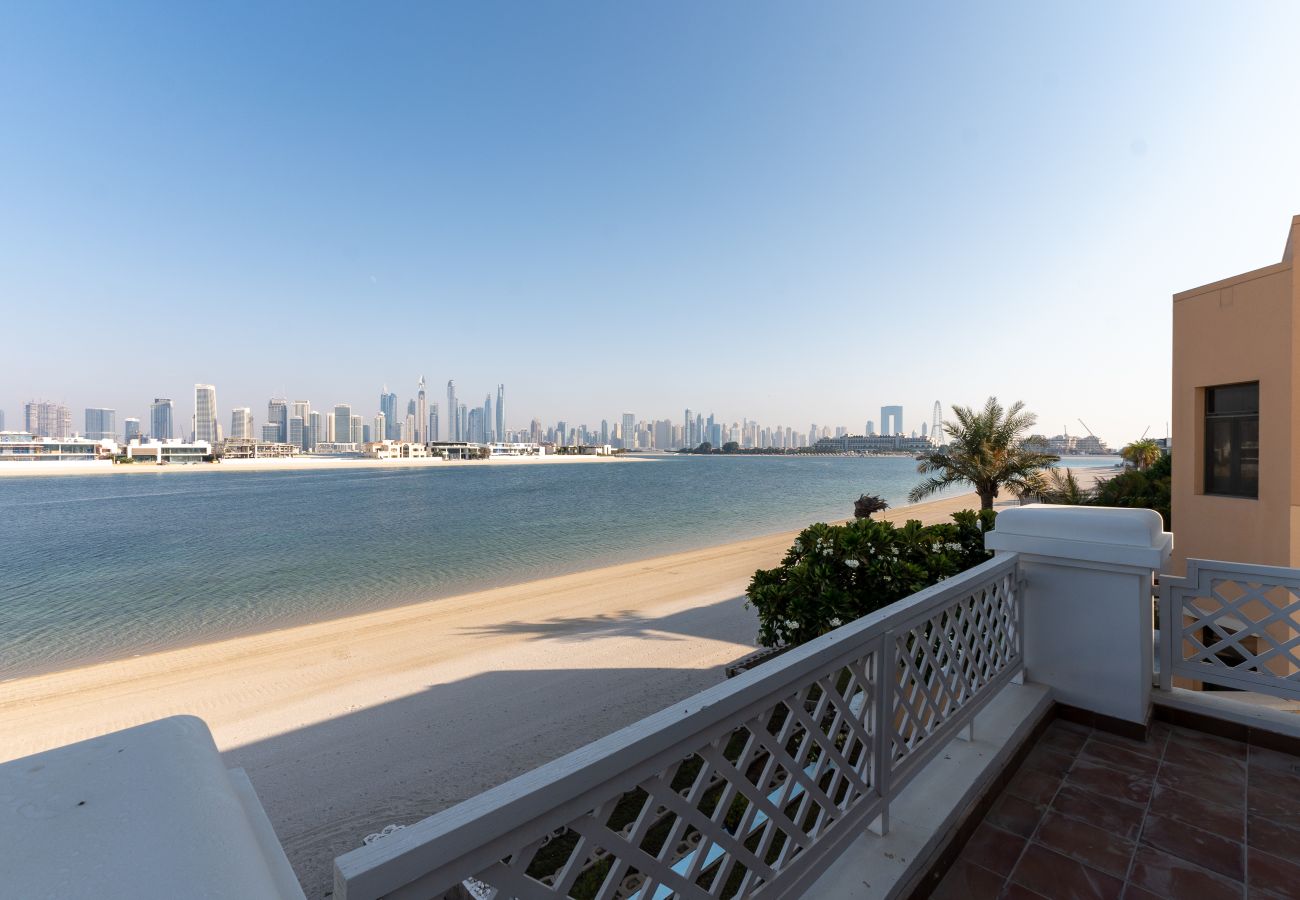 Villa in Dubai - Exclusive 5BR Palm Villa w/ Private Pool and Beach