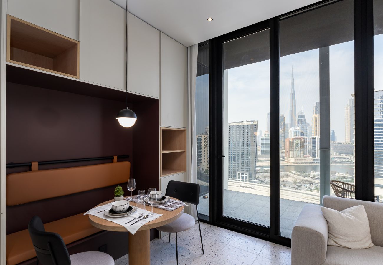 Studio in Dubai - Chic Business Bay Studio, Burj View Balcony