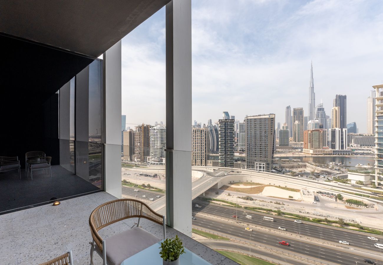 Studio in Dubai - Chic Business Bay Studio, Burj View Balcony