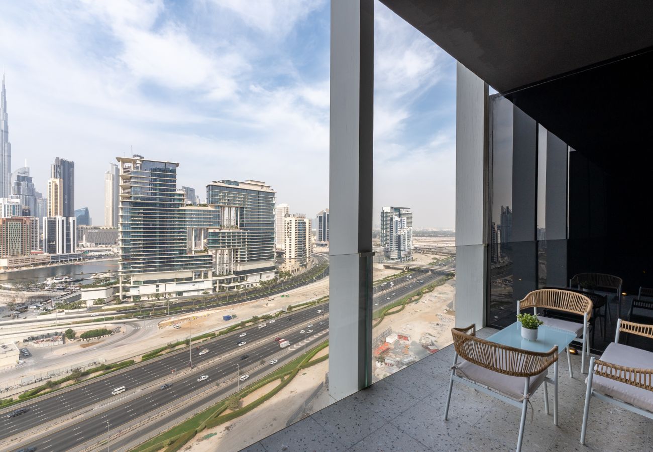 Studio in Dubai - Chic Business Bay Studio, Burj View Balcony