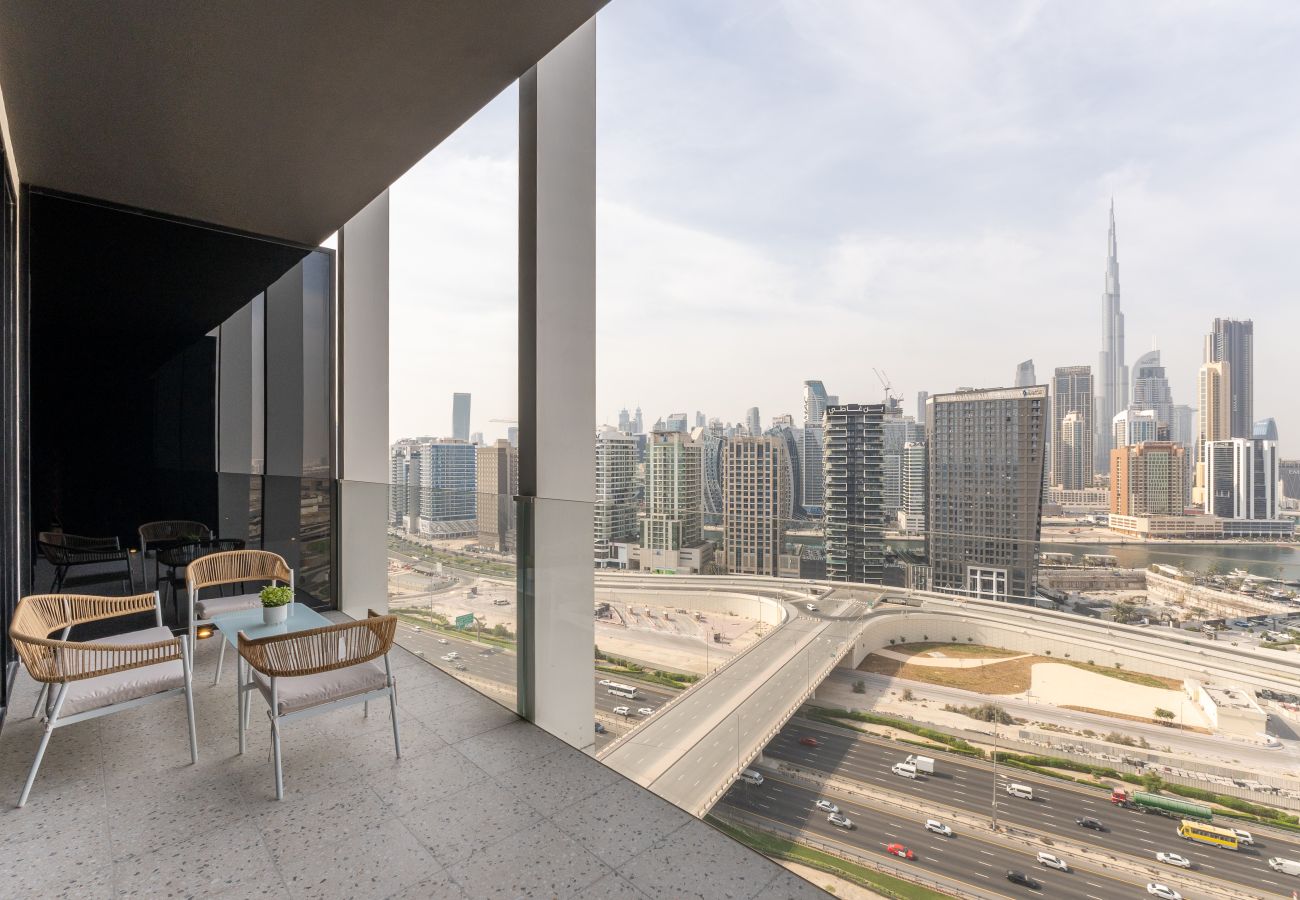 Studio in Dubai - Sleek Business Bay Studio, Burj View Balcony