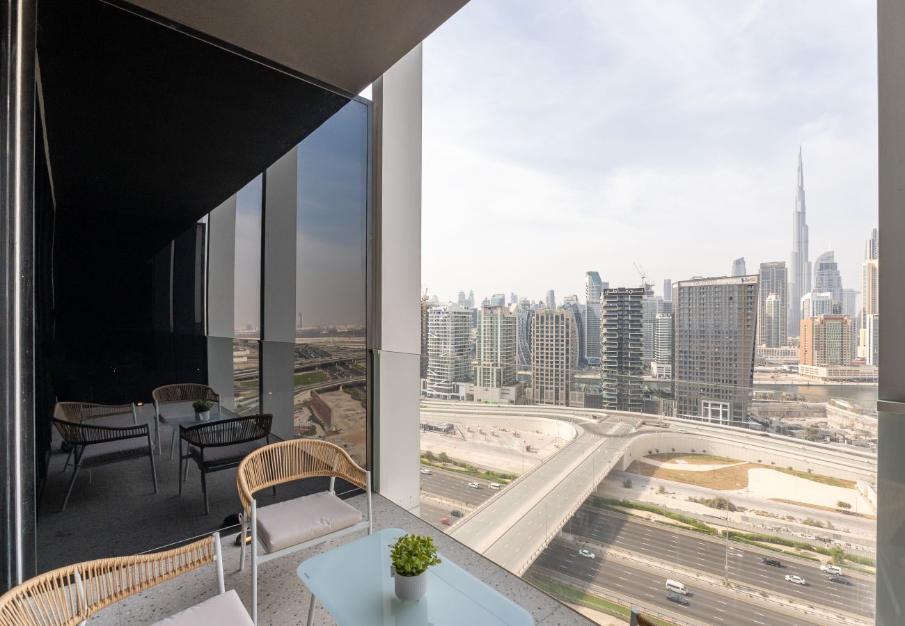 Studio in Dubai - Sleek Business Bay Studio, Burj View Balcony