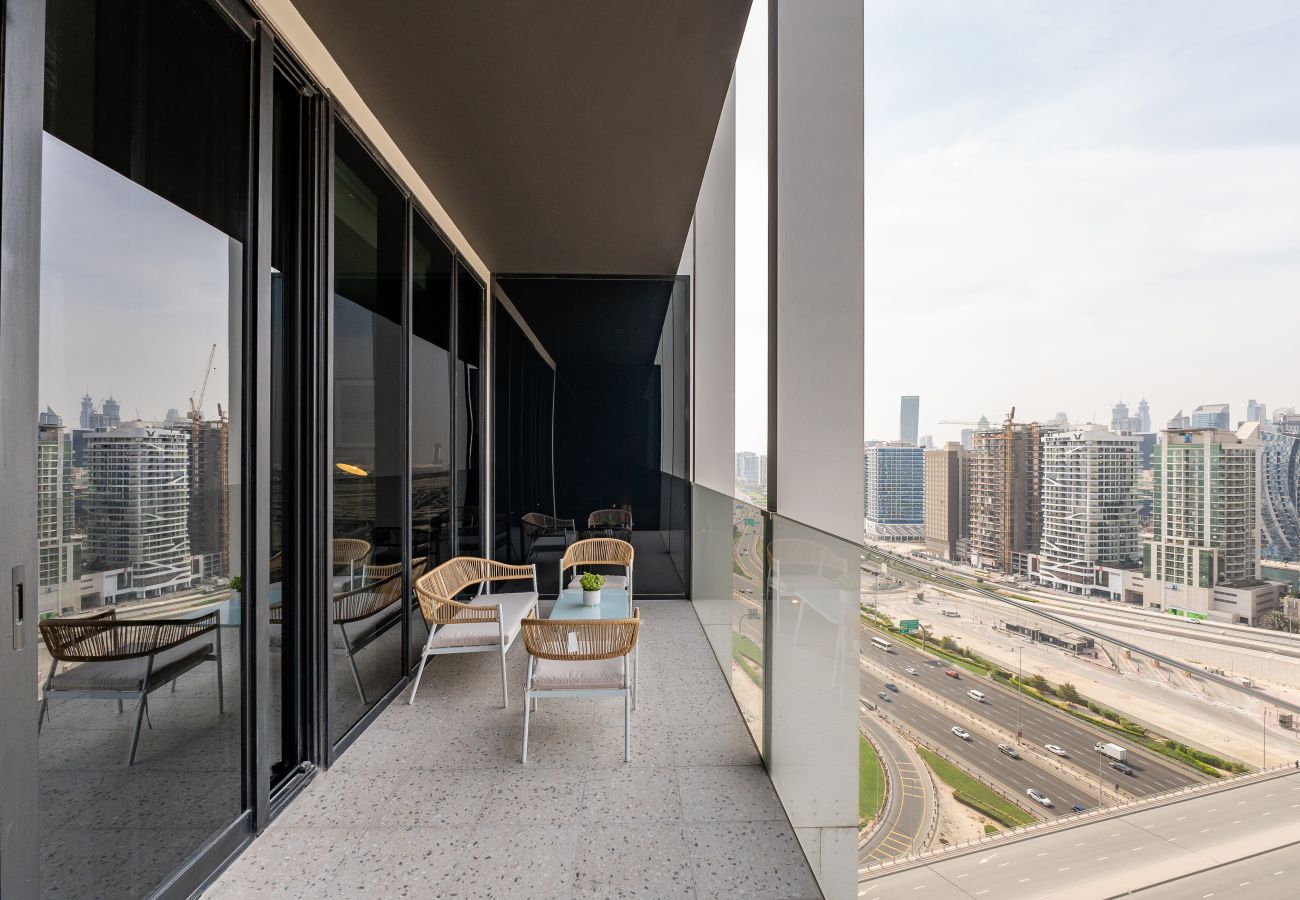 Studio in Dubai - Sleek Business Bay Studio, Burj View Balcony