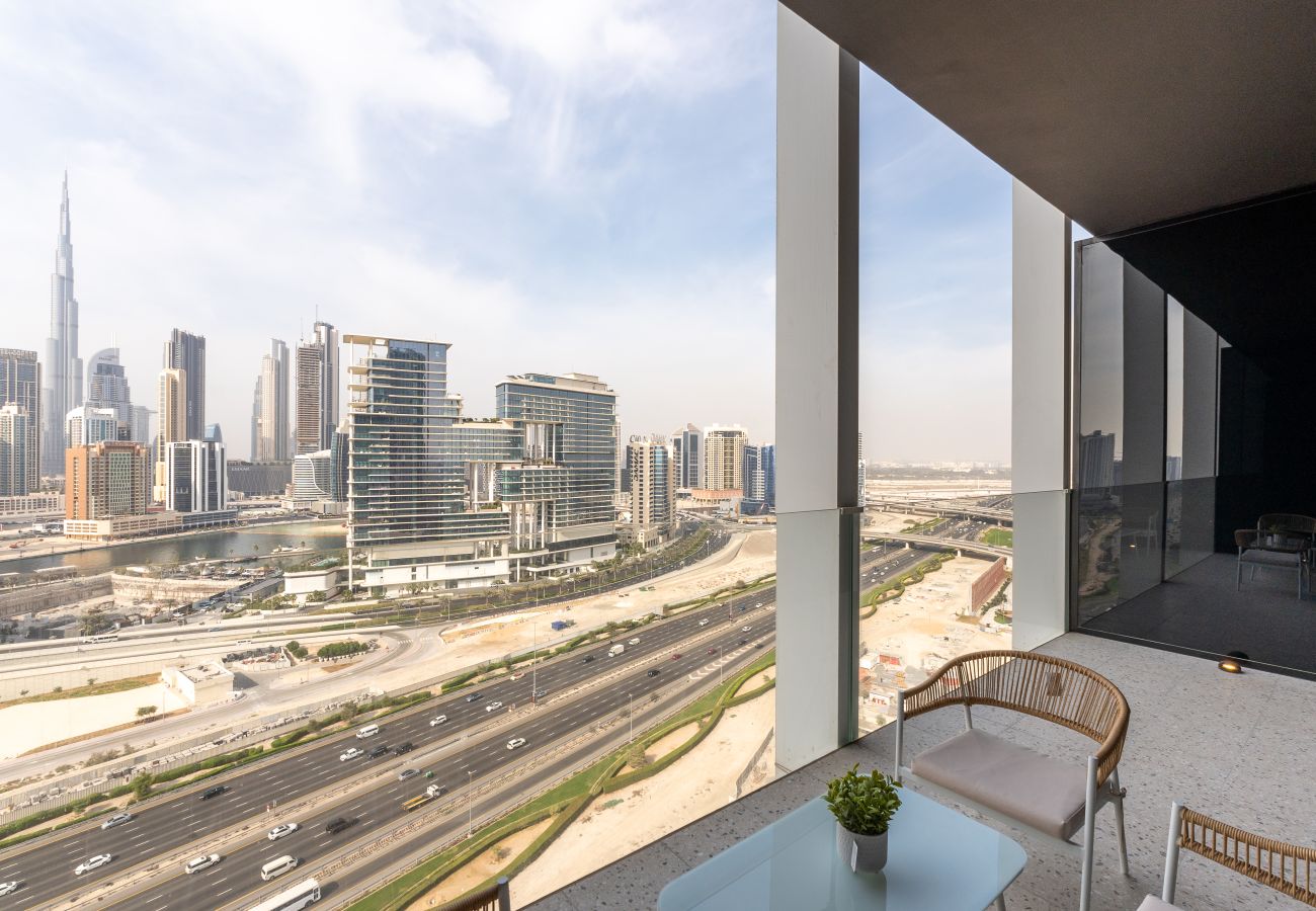 Studio in Dubai - Sleek Business Bay Studio, Burj View Balcony