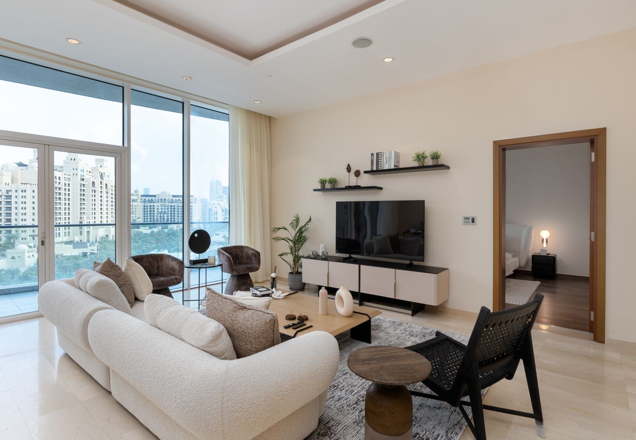 Apartment in Dubai - Stunning 3BR at the Palm w/ Beach Access	