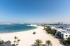 Apartment in Dubai - Palm Living: 2BR+Maid w/ Pool & Beach Access