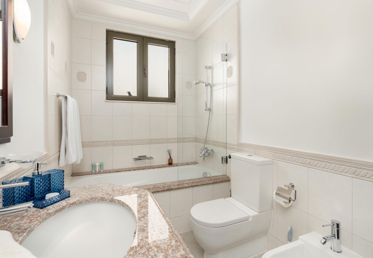 Villa in Dubai - Exclusive 4BR Villa w/ Private Pool & Beach