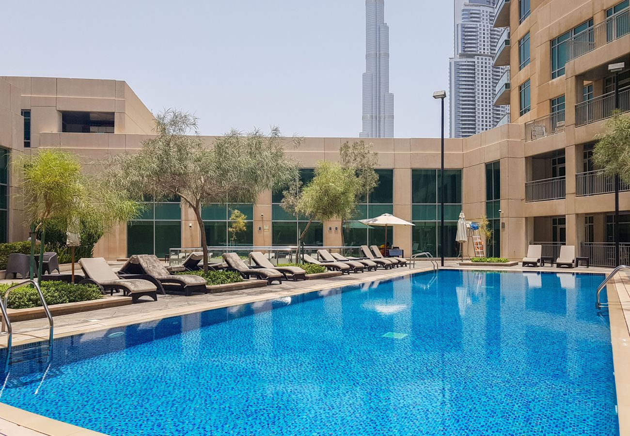 Apartment in Dubai - Chic 2BR Downtown Haven w/ Balcony & City Views
