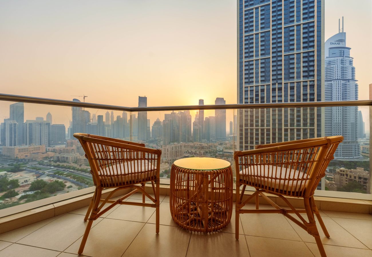 Apartment in Dubai - Chic 2BR Downtown Haven w/ Balcony & City Views