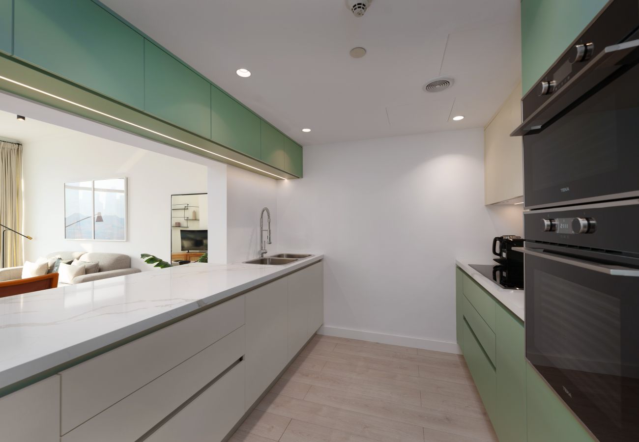 Apartment in Dubai - Chic 2BR Downtown Haven w/ Balcony & City Views
