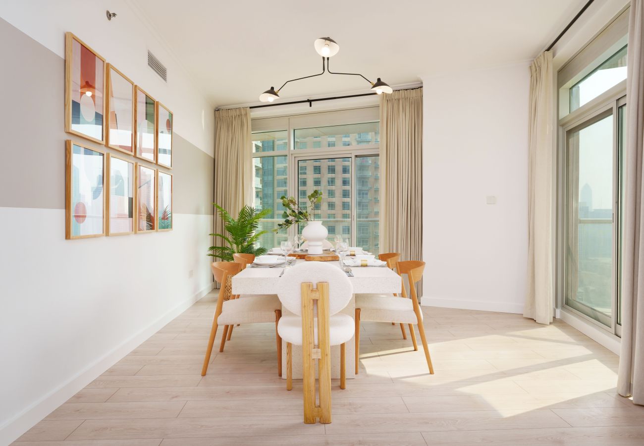 Apartment in Dubai - Chic 2BR Downtown Haven w/ Balcony & City Views