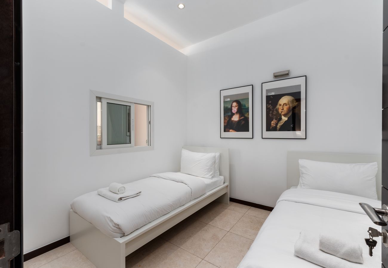 Apartment in Dubai - 2BR at the Palm | Balcony, Pool, Gym & Beach 